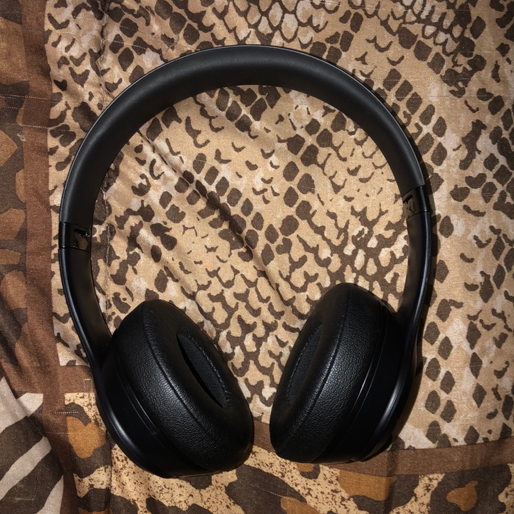 Beats solo3 wireless headphones